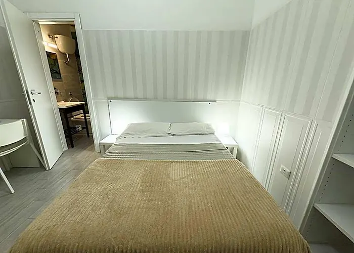 Giada Hotel 2*