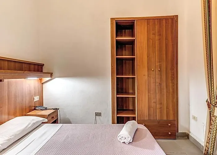 Giada Hotel 2*